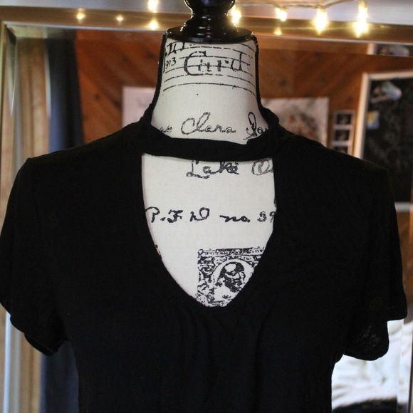 V-Cut Choker Tunic - Picture 2 of 4